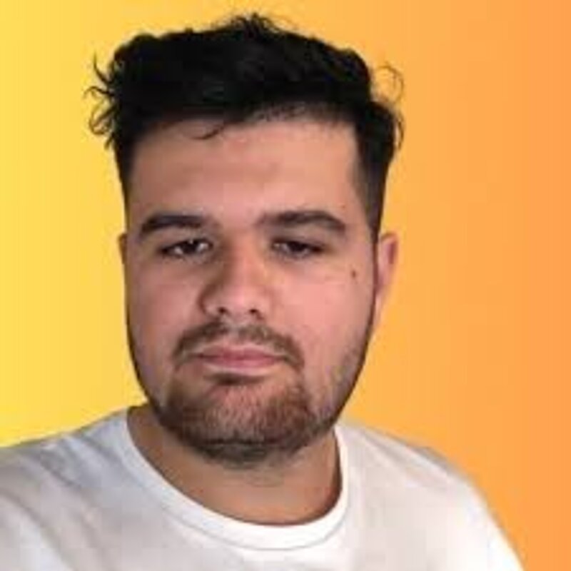 Headshot of Aar